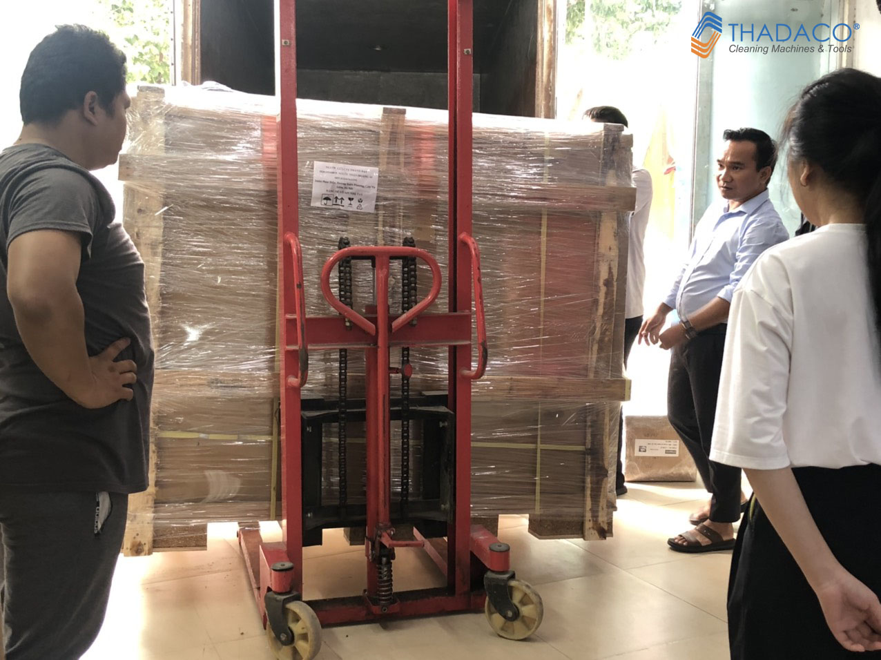 máy chà sàn liên hợp ngồi lái 
