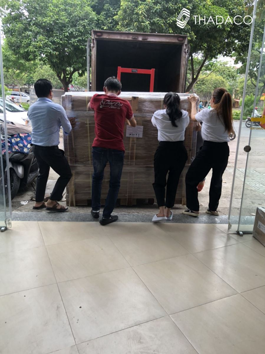 máy chà sàn liên hợp ngồi lái