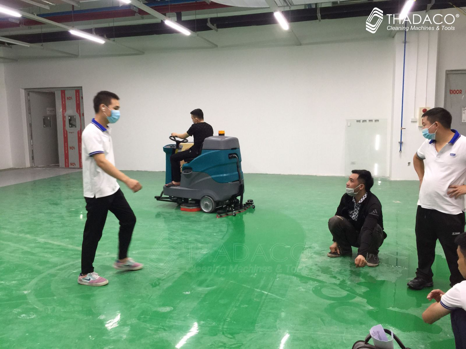 máy chà sàn ngồi lái 
