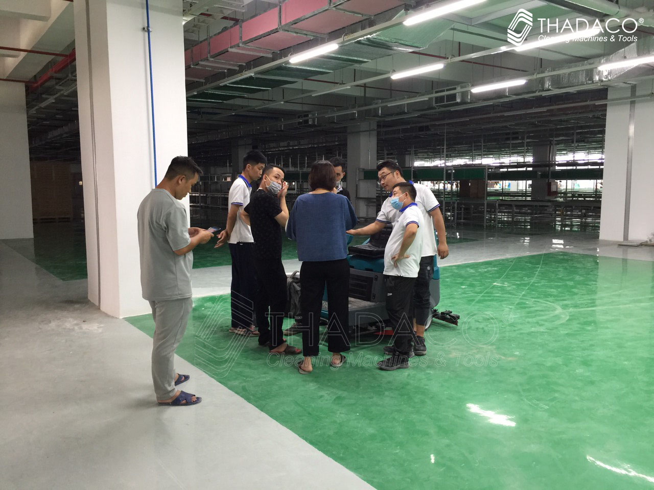 máy chà sàn ngồi lái 
