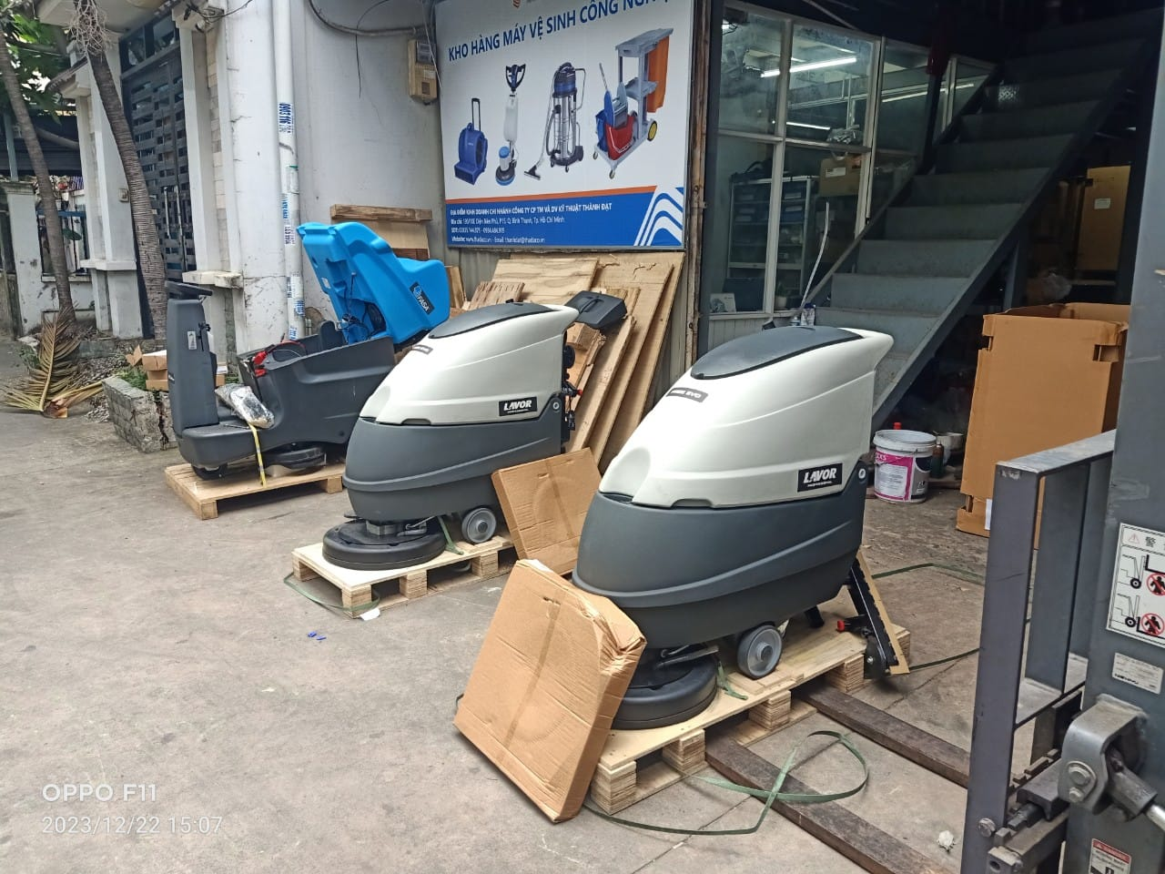 máy lau sàn công nghiệp