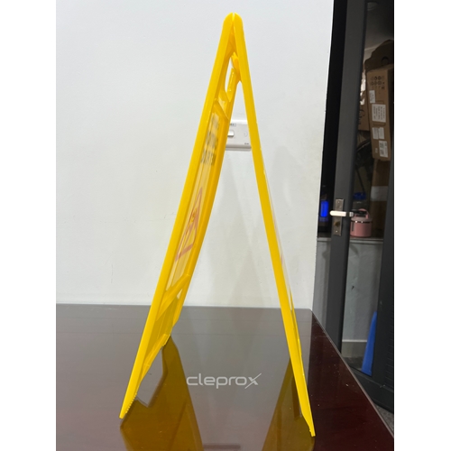 Biển cảnh báo trơn trượt CleproX B-134 1
